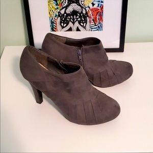 METAPHOR Gray Ankle Bootie, Size 9.5